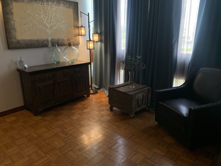 The entryway and front desk